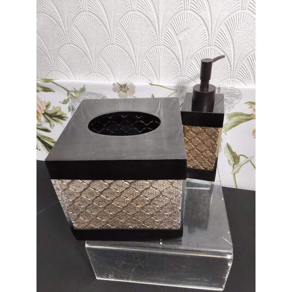 Dahlia Square Tissue Box With Matching Soap Bottle